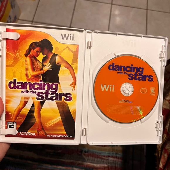 Dancing with the Stars for Wii console - Picture 2 of 3